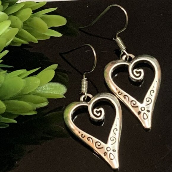 Celtic Earring, Heart Earring, Valentine Earring, Gift Idea, Anniversary Gift - Picture 1 of 5
